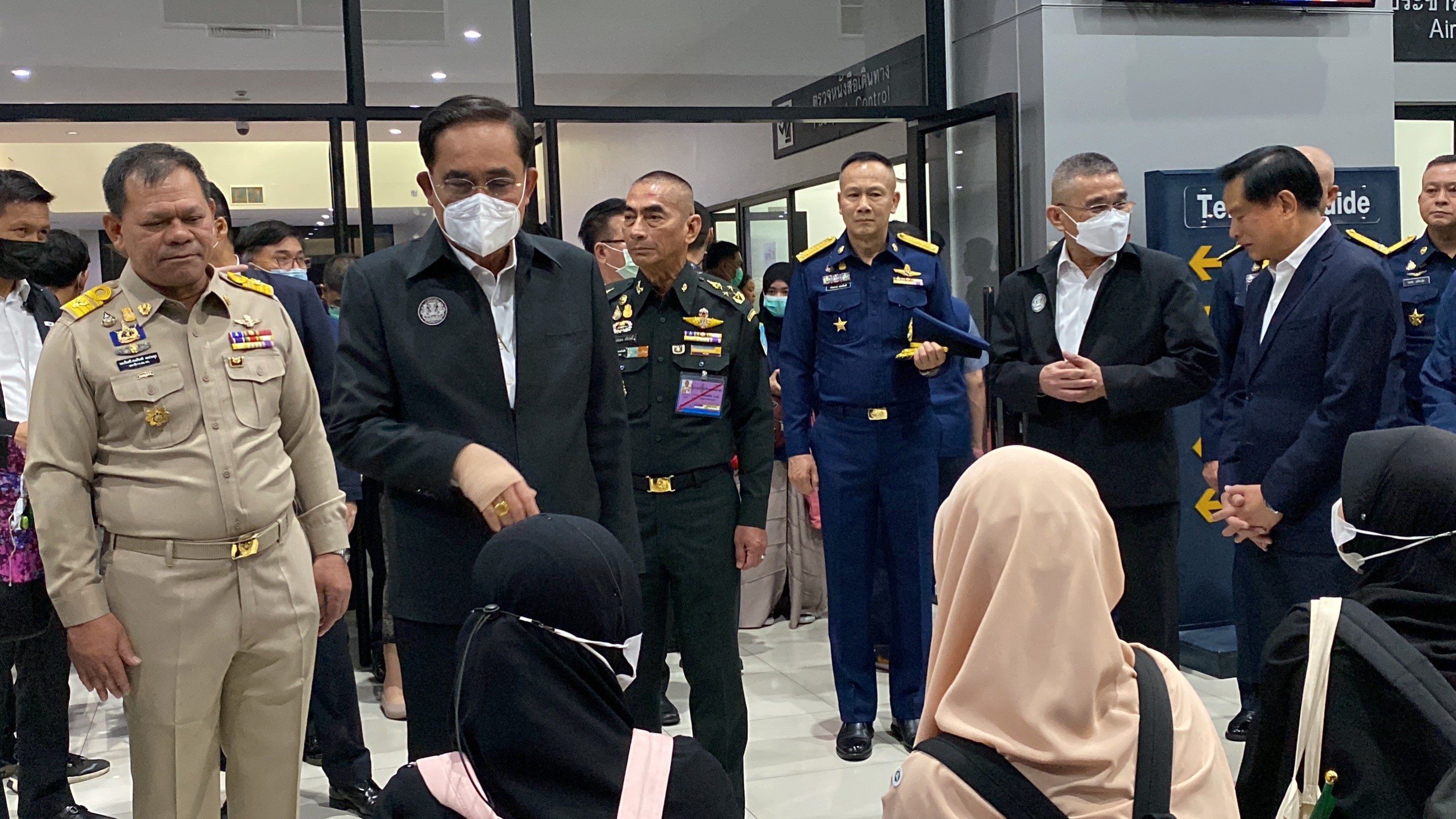 ประมวลภาพ นายกฯ รับ คนไทยในซูดาน ชุดแรก ประมวลภาพ นายกฯ รับ คนไทยในซูดาน ชุดแรก
