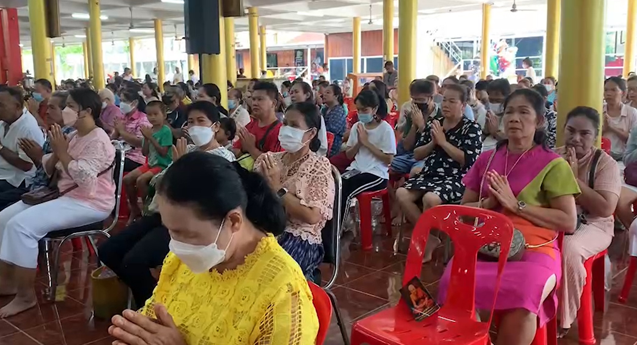 วันออกพรรษา 2566 พุทธศาสนิกชนทั่วไทยร่วมสืบสานประเพณี ทำบุญตักบาตรวันพระใหญ่