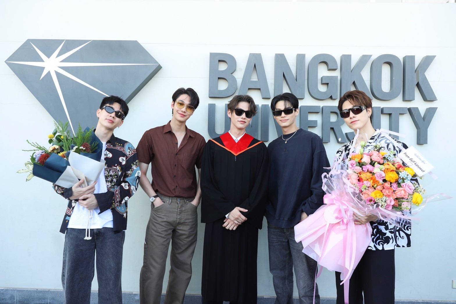 ไบร์ท วชิรวิชญ์ เผยความรู้สึกหลังคว้าปริญญาตรีได้สำเร็จ ไบร์ท วชิรวิชญ์ เผยความรู้สึกหลังคว้าปริญญาตรีได้สำเร็จ