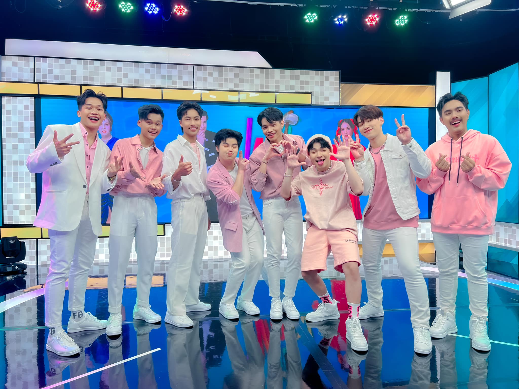 เจนนี่ รัชนก แจงเงื่อนไขต่อสัญญาศิลปินในสังกัด ยันไม่ได้ทอดทิ้ง และไม่เคยบังคับใคร เจนนี่ รัชนก แจงเงื่อนไขต่อสัญญาศิลปินในสังกัด ยันไม่ได้ทอดทิ้ง และไม่เคยบังคับใคร