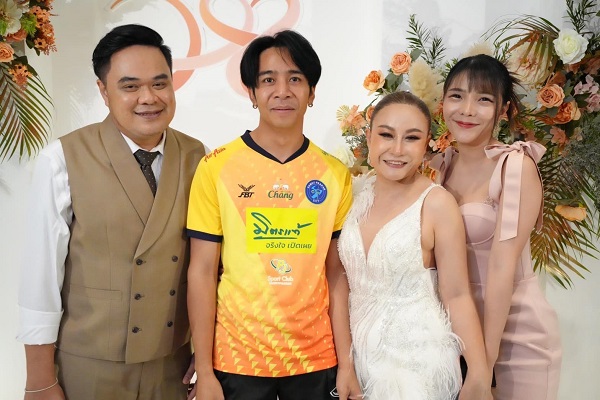  ก้อง ห้วยไร่ โดนถล่มดราม่า หลังสวมชุดบอลไปงานแต่ง ลูลู่ อาร์สยาม   