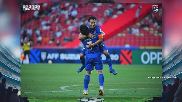 คนบันเทิงเกาะขอบจอเฮลั่น! ช้างศึก คว้าชัยรอบชิงนัดแรก 4-0 (มีคลิป)