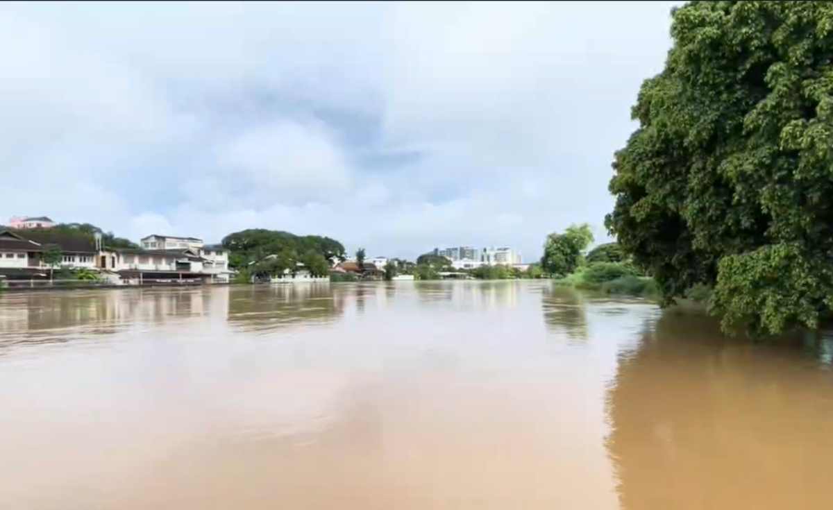 น้ำปิง เริ่มลด แต่ยังท่วมหลายจุดกลางเมืองเชียงใหม่ น้ำปิง เริ่มลด แต่ยังท่วมหลายจุดกลางเมืองเชียงใหม่