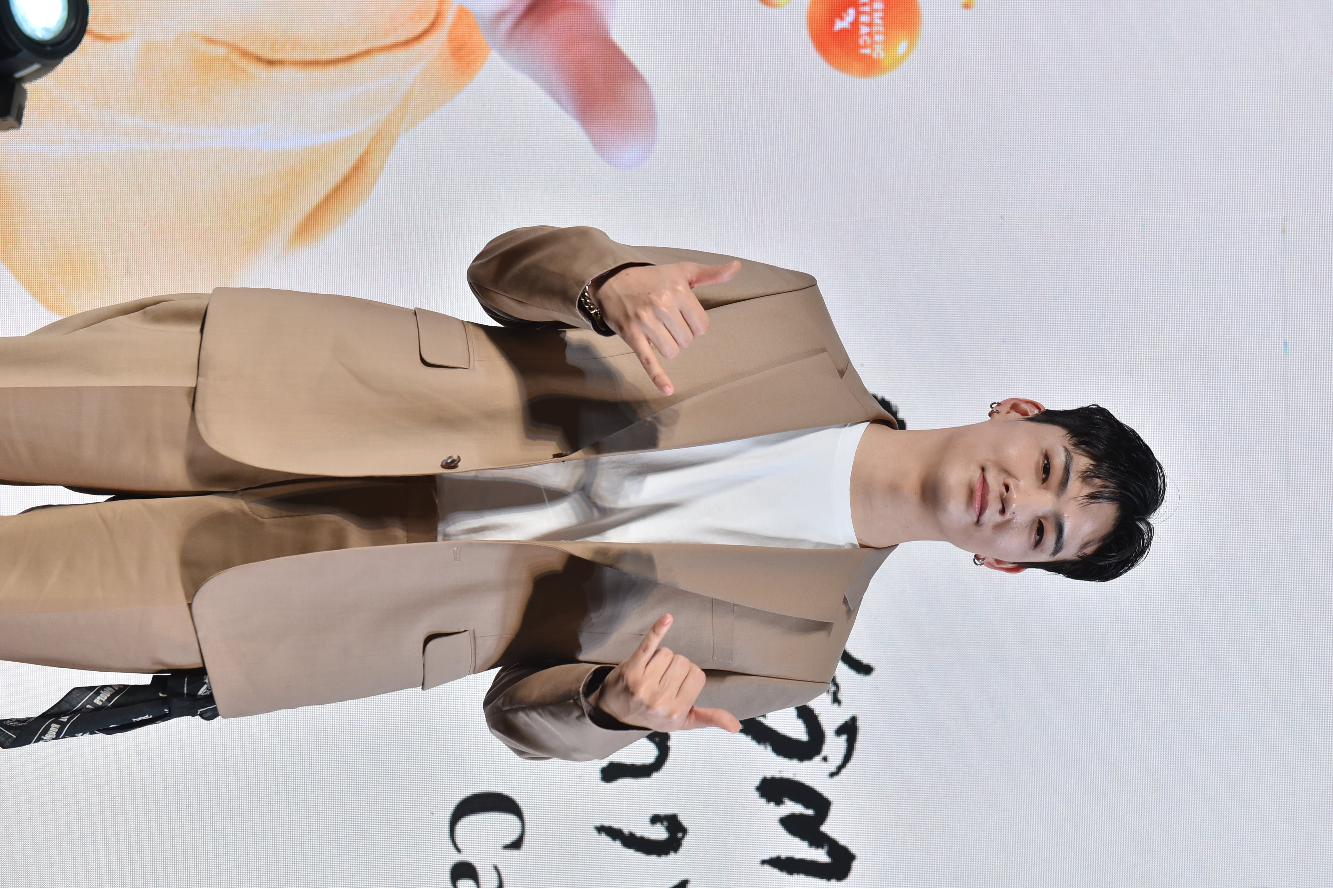 JAY B แจกความน่ารักทำแฟนๆกรี๊ดลั่น!! JAY B แจกความน่ารักทำแฟนๆกรี๊ดลั่น!!