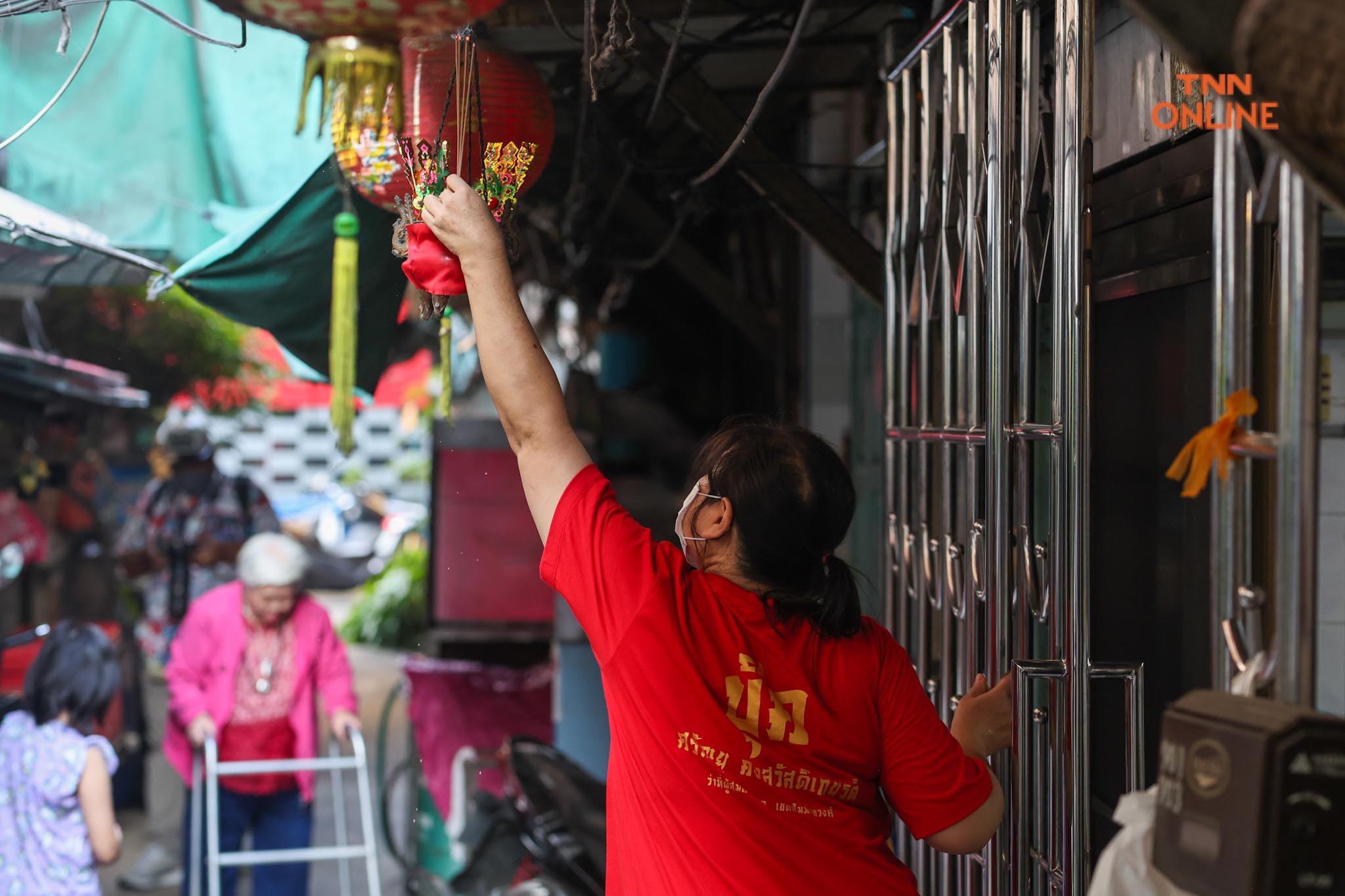 ไหว้เจ้ารับตรุษจีน รำลึกถึงบรรพบุรุษพร้อมบูชาเทพเจ้า ไหว้เจ้ารับตรุษจีน รำลึกถึงบรรพบุรุษพร้อมบูชาเทพเจ้า