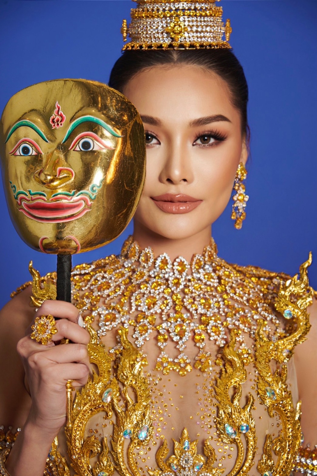 เฟิร์ส หวัง อวดความงดงามในชุดประจำชาติ การประกวด Miss & Mister Supranational 2023