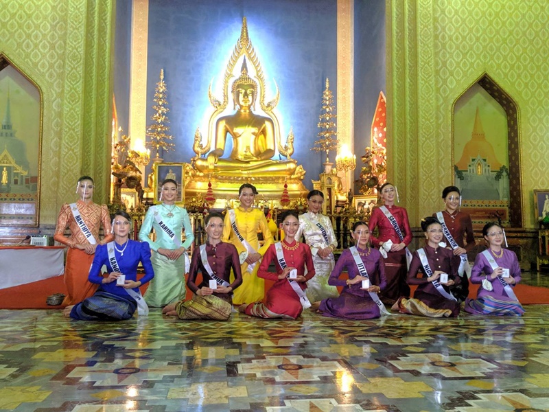 30 สาวงามผู้เข้าประกวด MUT 2021 สวมใส่ชุดไทยจิตรลดา ทำบุญตักบาตร