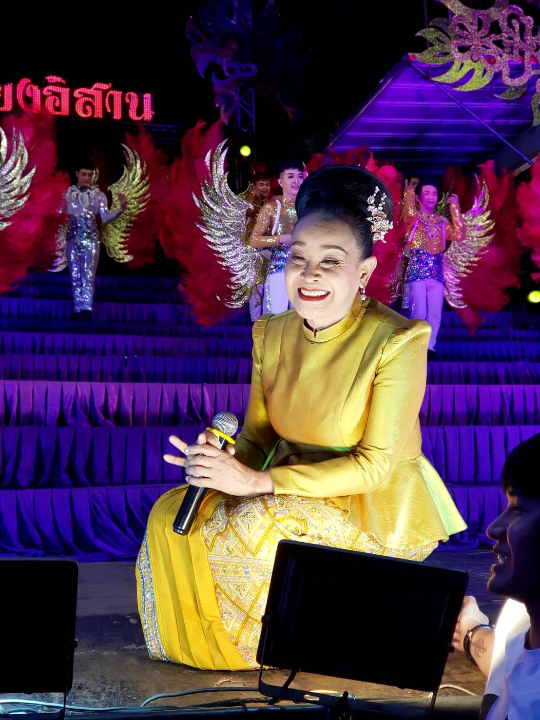 แห่ส่งกำลังใจ แม่นกน้อย หลังโพสต์ภาพน่าเป็นห่วง แห่ส่งกำลังใจ แม่นกน้อย หลังโพสต์ภาพน่าเป็นห่วง