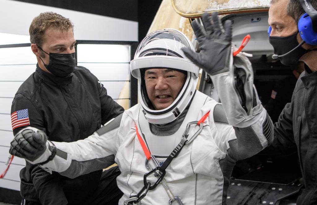 นักบินอวกาศ NASA กลับโลกอย่างปลอดภัยด้วยยาน Space X 