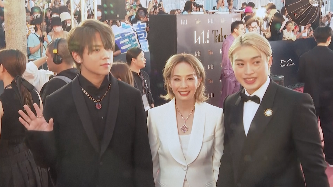 ช็อตหายาก!! ‘หลิวเต๋อหัว - มิเชล โหย่ว’ กระทบไหล่ ที่งาน Hong Kong Film Awards