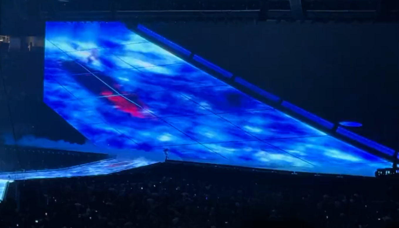 “Taylor Swift” เล่นใหญ่ในรอบ 5 ปี โชว์ดำน้ำกลางเวทีคอนเสิร์ต ‘The Eras Tour’ 