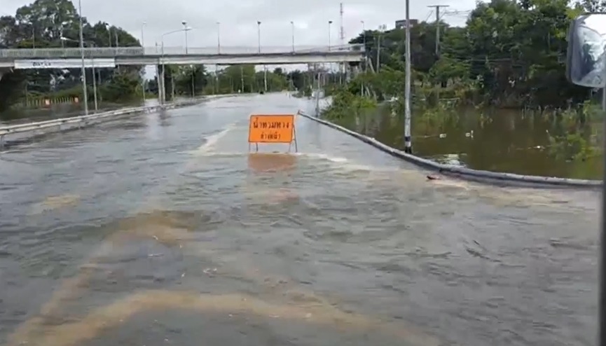 อุบลฯน้ำท่วมหนัก! สั่งปิดถนนสายหลัก หลังแม่น้ำมูลทะลัก