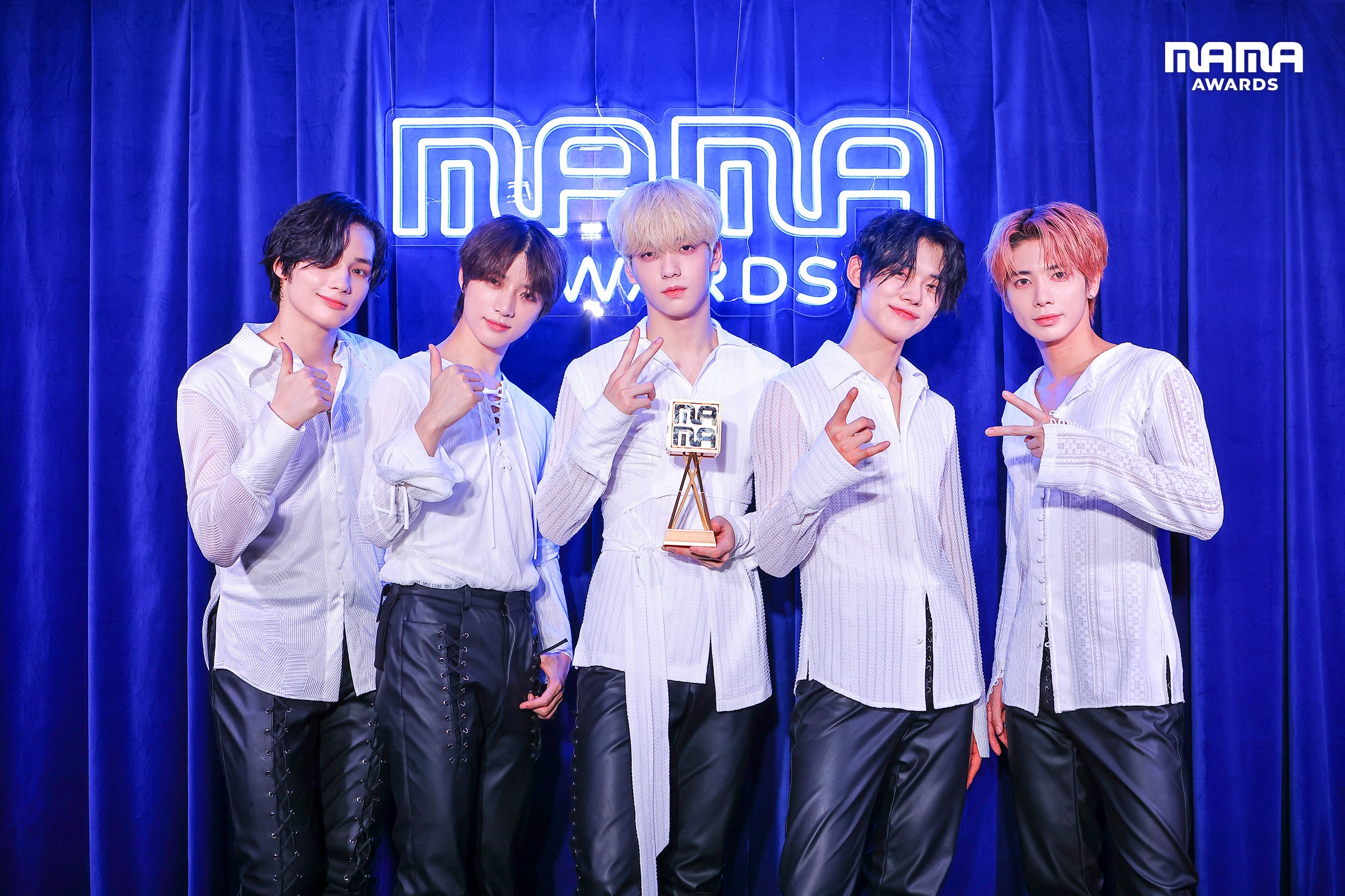รวบตึง MAMA วันแรก!! 'IVE’ นำทัพน้องใหม่ 'BTS-BLACKPINK-GOT7-TXT' คว้ารางวัลใหญ่ รวบตึง MAMA วันแรก!! 'IVE’ นำทัพน้องใหม่ 'BTS-BLACKPINK-GOT7-TXT' คว้ารางวัลใหญ่