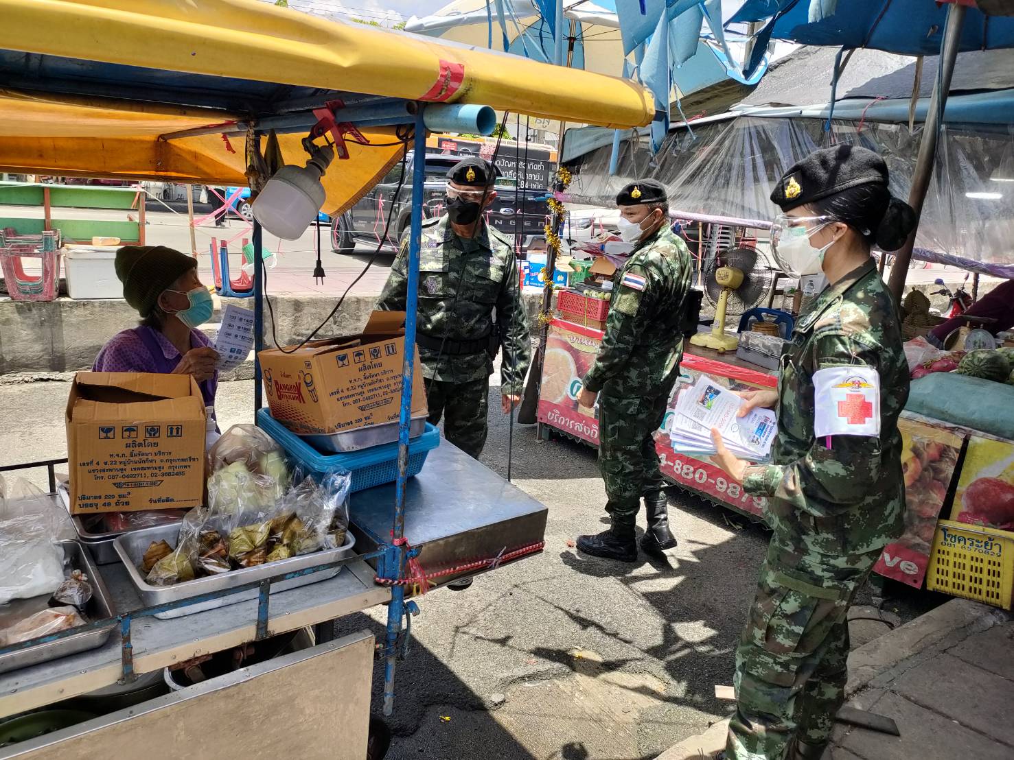 กองทัพไทย ปฎิบัติการเชิงรุกช่วยประชาชน-นำผู้ป่วยโควิดส่ง รพ. กองทัพไทย ปฎิบัติการเชิงรุกช่วยประชาชน-นำผู้ป่วยโควิดส่ง รพ.