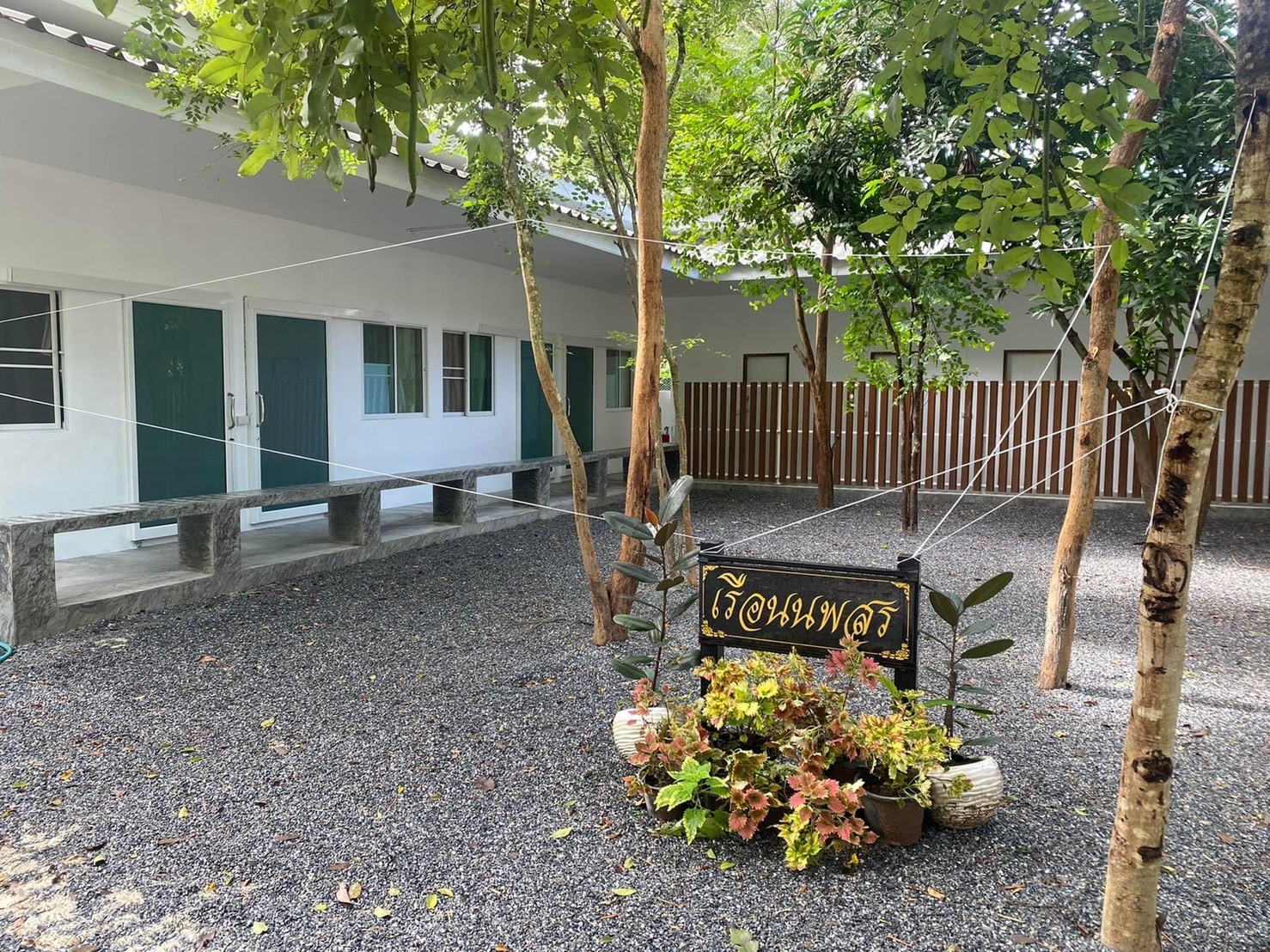 เก้า จิรายุ และครอบครัว บริจาคสร้างเสนาสนะ เรือนนพสร ที่พัก สำหรับผู้ปฎิบัติธรรม ล