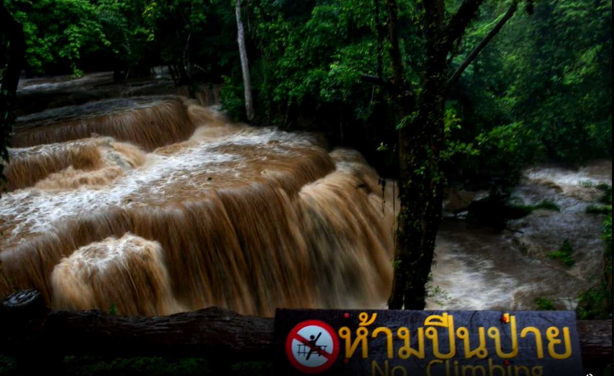 น้ำป่าหลาก งดเล่นน้ำในน้ำตกห้วยแม่ขมิ้น-น้ำตกผาตาด น้ำป่าหลาก งดเล่นน้ำในน้ำตกห้วยแม่ขมิ้น-น้ำตกผาตาด