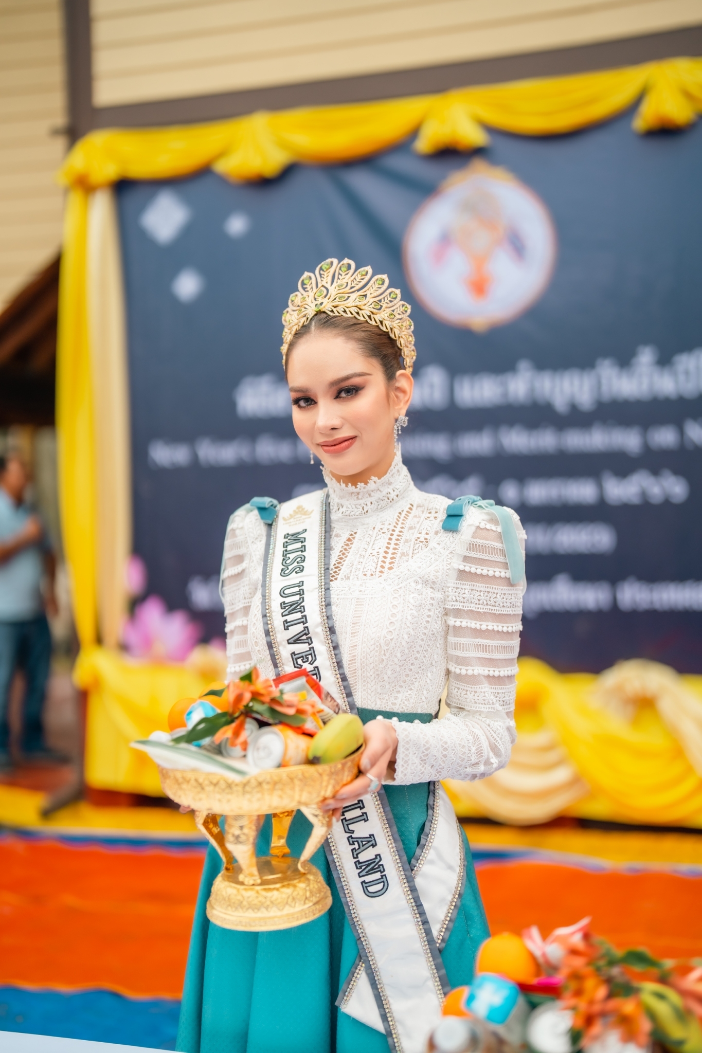 แอนนา เสืองามเอี่ยม ทำบุญช่วงเทศกาลปีใหม่ที่วัดไทยในสหรัฐ แอนนา เสืองามเอี่ยม ทำบุญช่วงเทศกาลปีใหม่ที่วัดไทยในสหรัฐ