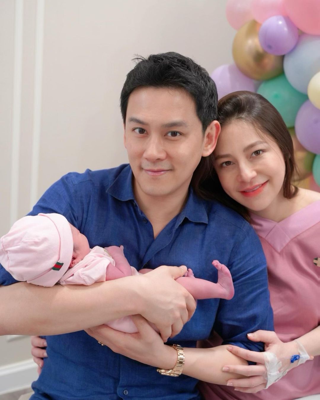 ฟลุค - นาตาลี เผยภาพน่ายินดี ต้อนรับลูกสาว ลืมตาดูโลก