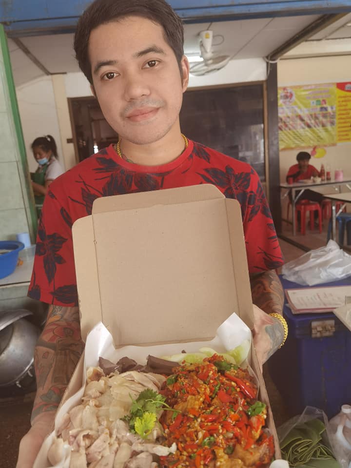 ฮือฮา! ลูกค้าสายแซ่บสั่งกะเพราพิเศษพริก เผ็ดถึงใจ ตายไม่เอาเรื่อง! ฮือฮา! ลูกค้าสายแซ่บสั่งกะเพราพิเศษพริก เผ็ดถึงใจ ตายไม่เอาเรื่อง!