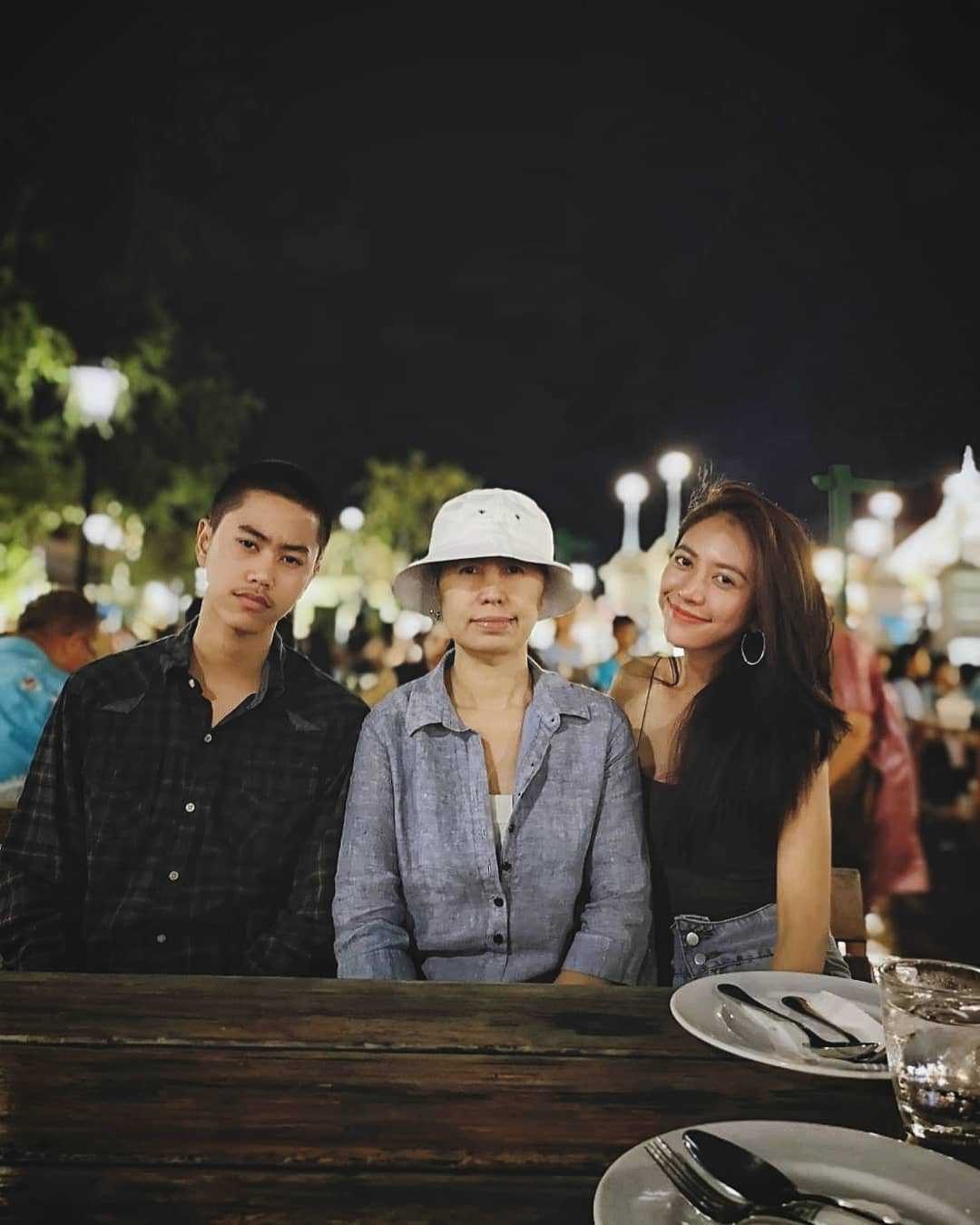 น้าหวาน รักษ์ณภัค สูญเสียคุณแม่ด้วยโรคร้าย น้าหวาน รักษ์ณภัค สูญเสียคุณแม่ด้วยโรคร้าย