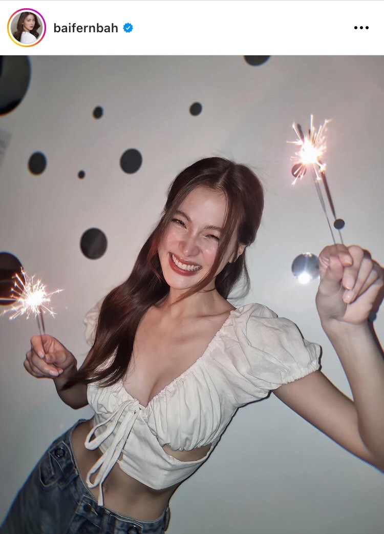 ใบเฟิร์น ทำบุญวันเกิดอายุขึ้นเลขสาม ด้วยลุคสาวหวานเจี๊ยบ