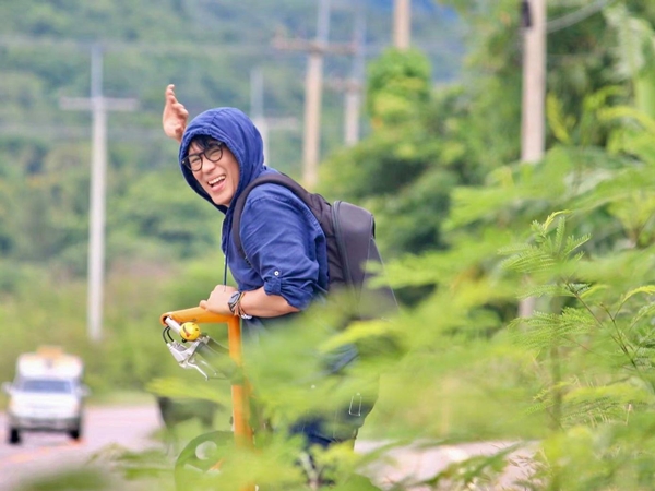 เบิร์ด ธงไชย กลับบ้านพักที่เชียงราย ชาวบ้านหวั่นโควิด