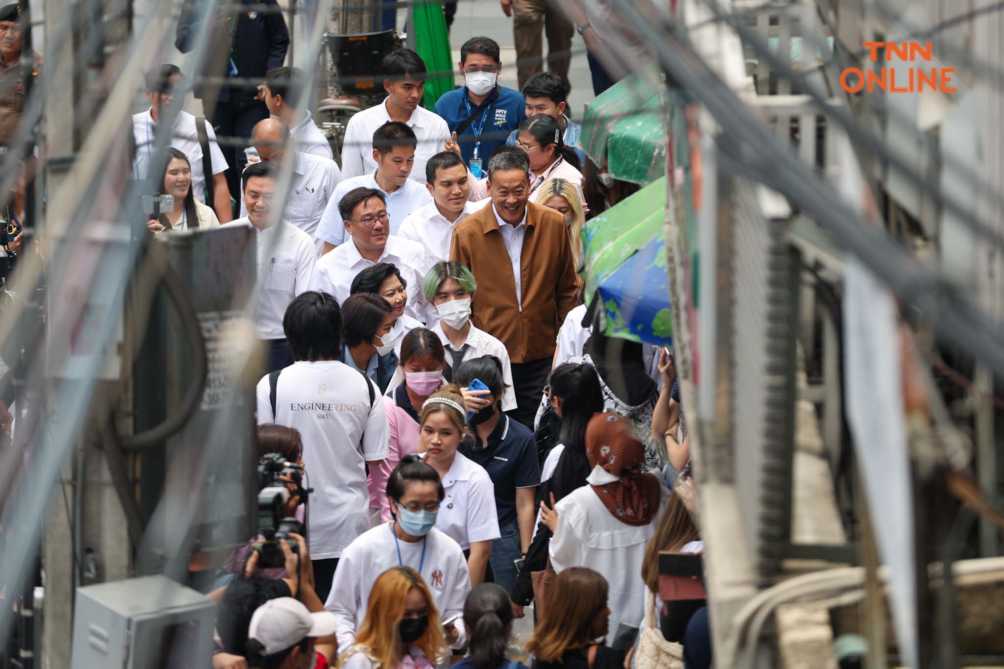 “เศรษฐา” ลงพื้นที่พบ ปชช. พบป่ะผู้ค้าเตรียมแก้ไขปัญหาค่าครองชีพ 