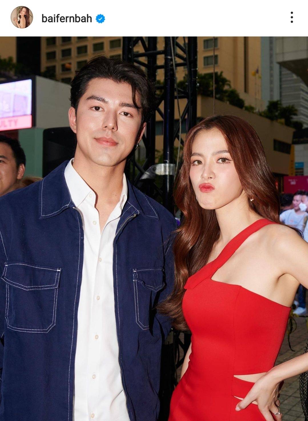 ใบเฟิร์น ควง นาย ณภัทร ให้กำลังใจเพื่อนสนิท ปอป้อ ติดขอบสนามแบดมินตัน ใบเฟิร์น ควง นาย ณภัทร ให้กำลังใจเพื่อนสนิท ปอป้อ ติดขอบสนามแบดมินตัน