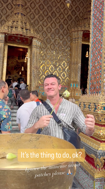 พระเอกกล้ามโตเยือนไทย!! ‘ลุค อีแวนส์’ โพสต์ช็อตชิลในสระ-หัดทำอาหารไทย พระเอกกล้ามโตเยือนไทย!! ‘ลุค อีแวนส์’ โพสต์ช็อตชิลในสระ-หัดทำอาหารไทย