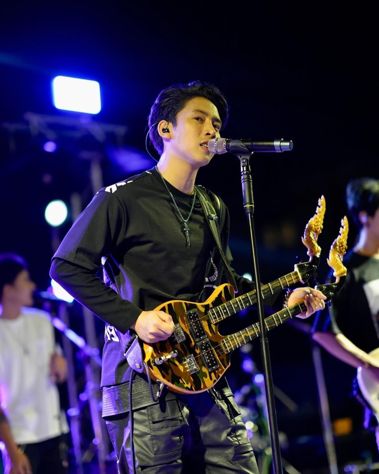 เบิ้ล ปทุมราช นำเงินที่ได้จากคอนเสิร์ต บริจาคช่วยเหลือสองพี่น้องยากไร้ เบิ้ล ปทุมราช นำเงินที่ได้จากคอนเสิร์ต บริจาคช่วยเหลือสองพี่น้องยากไร้