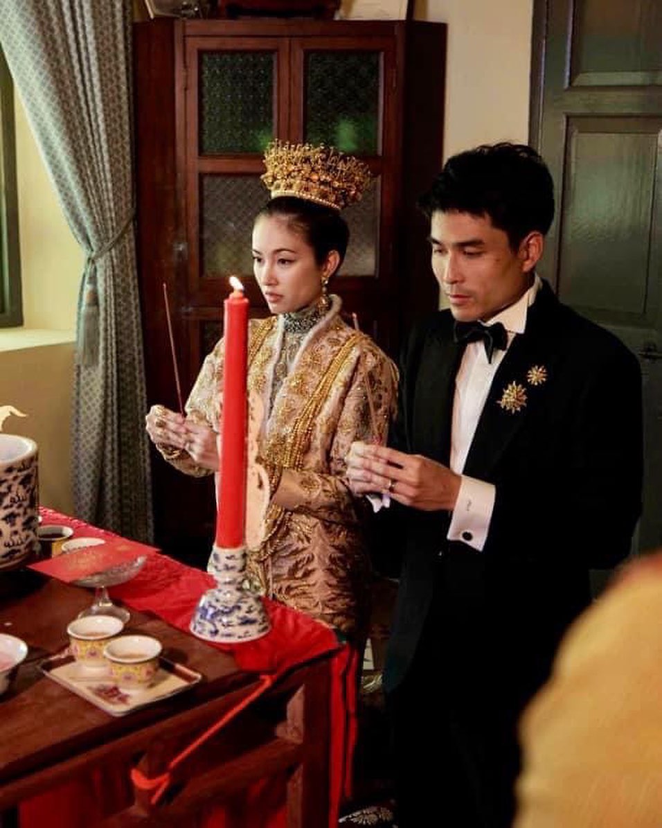 ชาวเน็ตแห่แชร์ “ปอย ตรีชฎา” สวมชุดบาบ๋า ย่าหยา งดงามคลาสสิควันแต่งงาน ชาวเน็ตแห่แชร์ “ปอย ตรีชฎา” สวมชุดบาบ๋า ย่าหยา งดงามคลาสสิควันแต่งงาน