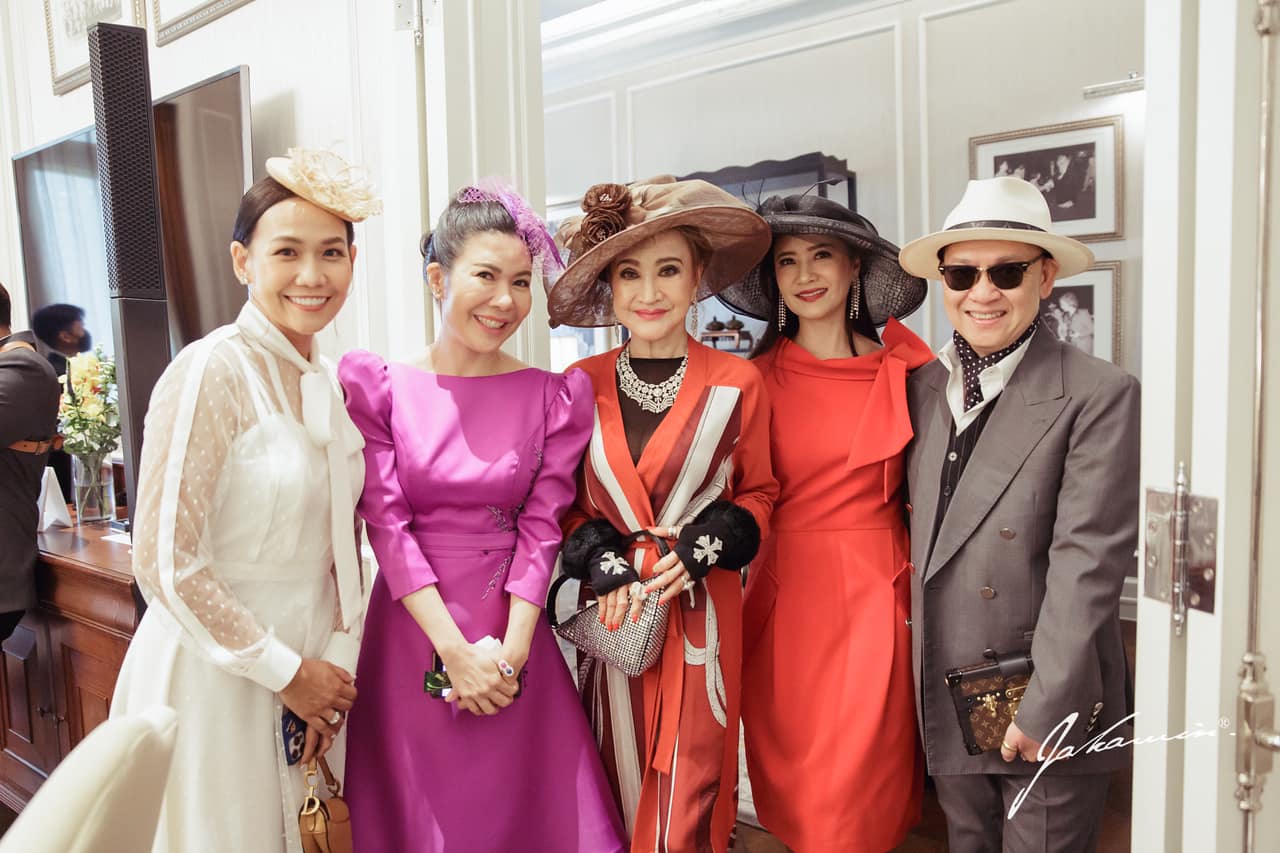 จัดเต็มบรรยากาศปาร์ตี้สละโสด ปอย-โอ๊ค จัดเต็มบรรยากาศปาร์ตี้สละโสด ปอย-โอ๊ค
