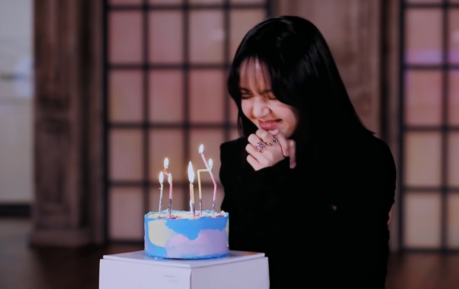 โมเมนท์สุดน่ารัก เมื่อเหล่าเด็กฝึกอวยพรวันเกิดให้ 'ลิซ่า' BLACKPINK โมเมนท์สุดน่ารัก เมื่อเหล่าเด็กฝึกอวยพรวันเกิดให้ 'ลิซ่า' BLACKPINK