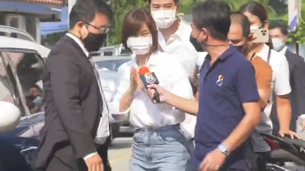“โบ สุรัตนาวี” – “ฮิปโป”  เข้าให้ปากคำเจ้าหน้าที่ตำรวจปมคดี “แตงโม”  (มีคลิป)