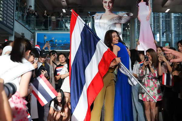 โอปอล สุชาตา บินชิงมงฯ Miss Universe 2024 ที่เม็กซิโก แฟนแห่ส่งกำลังใจ โอปอล สุชาตา บินชิงมงฯ Miss Universe 2024 ที่เม็กซิโก แฟนแห่ส่งกำลังใจ
