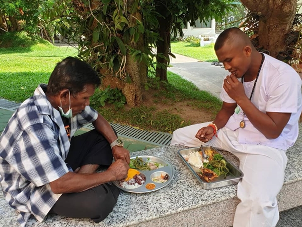 บัวขาว ปฏิบัติธรรมในวันเกิด บัวขาว ปฏิบัติธรรมในวันเกิด