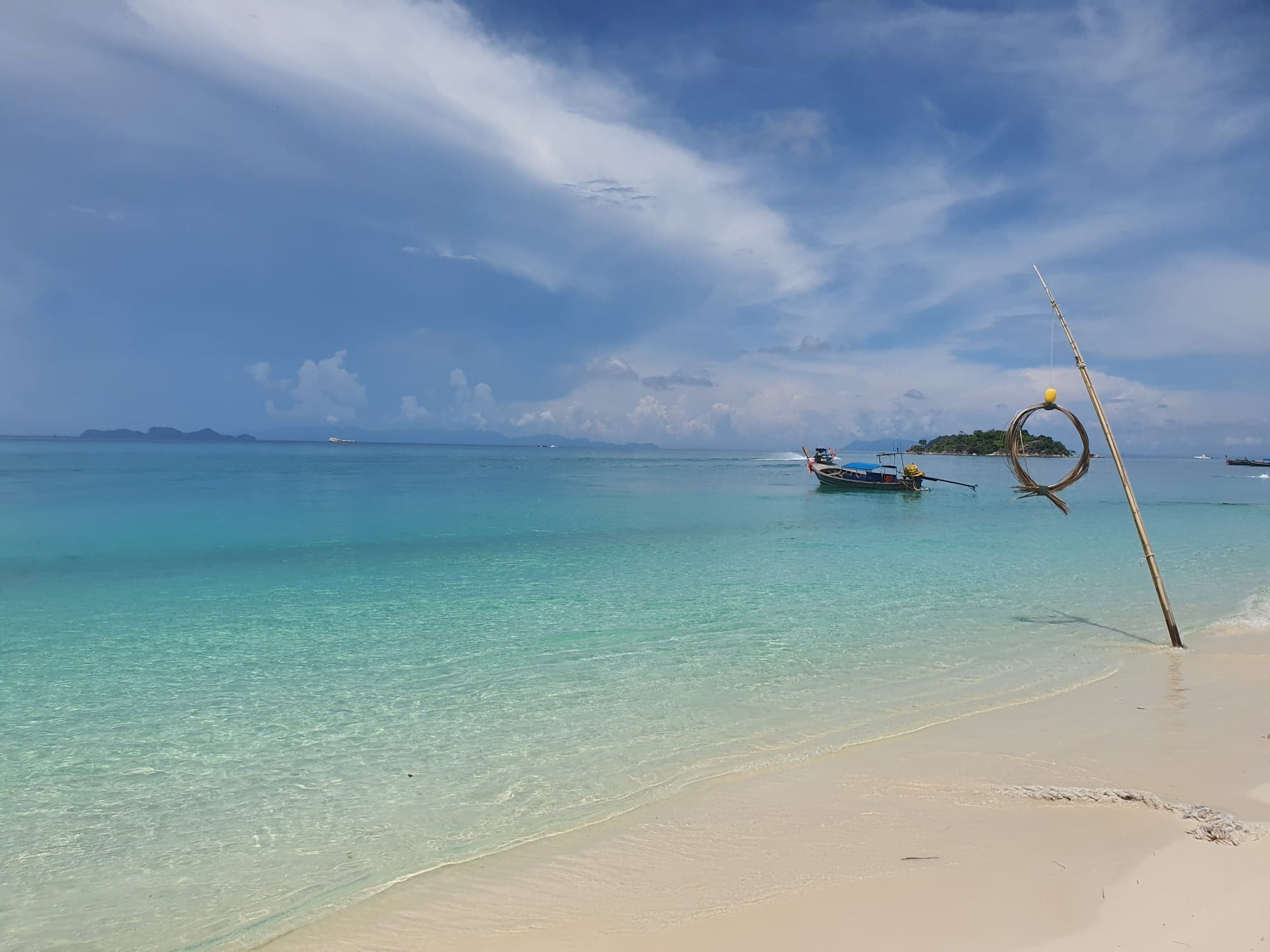 เที่ยวเกาะหลีเป๊ะ แห่ชมหาดซันไรซ์ สวยอันดับ 6 ของโลก 