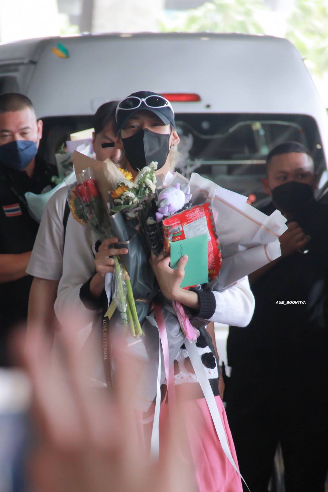 หอบกำลังใจมาฝาก อากาเซ่ ต้อนรับ แบมแบม กลับบ้านอย่างอบอุ่น