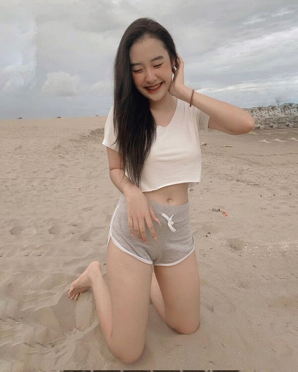 โอ้วว้าวว! ลูกสาวตลกสวยทุกคน “น้องพลอย” ลูกสาว “เท่ง เถิดเทิง” อวดหุ่นสุดแซ่บทำเอาโลกโซเชียลฮือฮาตาแตก