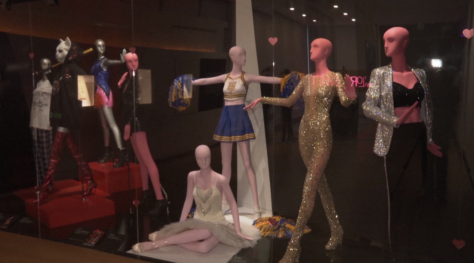   งานนิทรรศการ “Taylor Swift: Storyteller” ที่ “New York” 