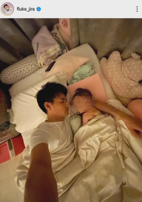 ฟลุค จิระ สบายใจขึ้น หลังลูกสาวไม่มีไข้ เผย ยังต้องสังเกตุอาการ (มีคลิป) ฟลุค จิระ สบายใจขึ้น หลังลูกสาวไม่มีไข้ เผย ยังต้องสังเกตุอาการ (มีคลิป)