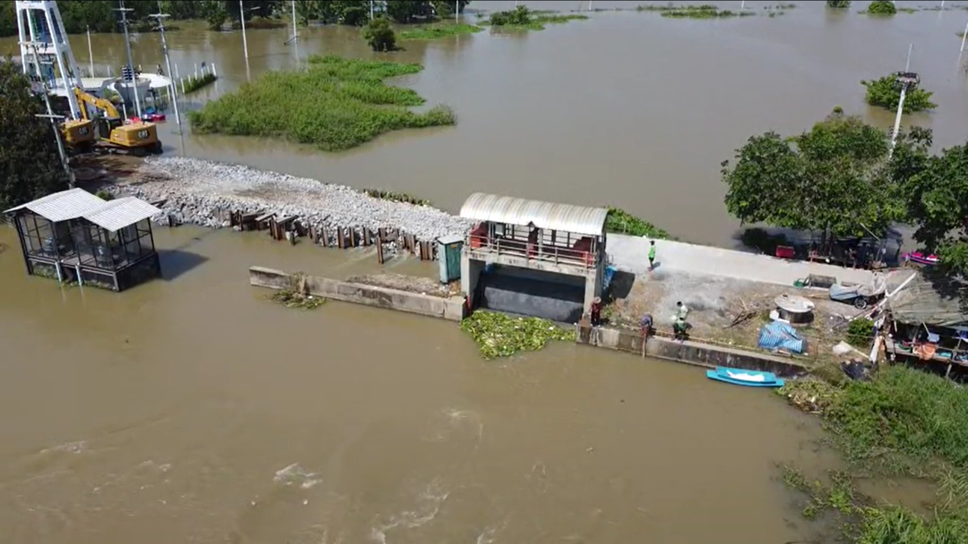 สรุปสถานการณ์ เขื่อนเจ้าพระยา 20 ต.ค. ระบายน้ำลดลง-แต่เหนือเขื่อนยังอ่วม