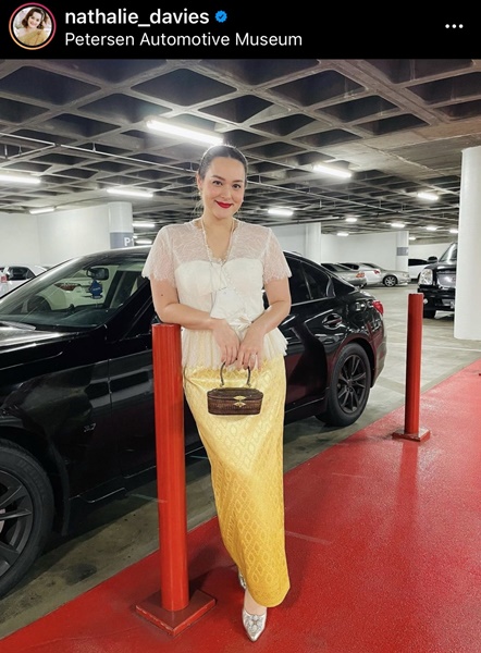 นาตาลี เดวิส ใส่ชุดผ้าไทยออกงาน LA Fashion week 
