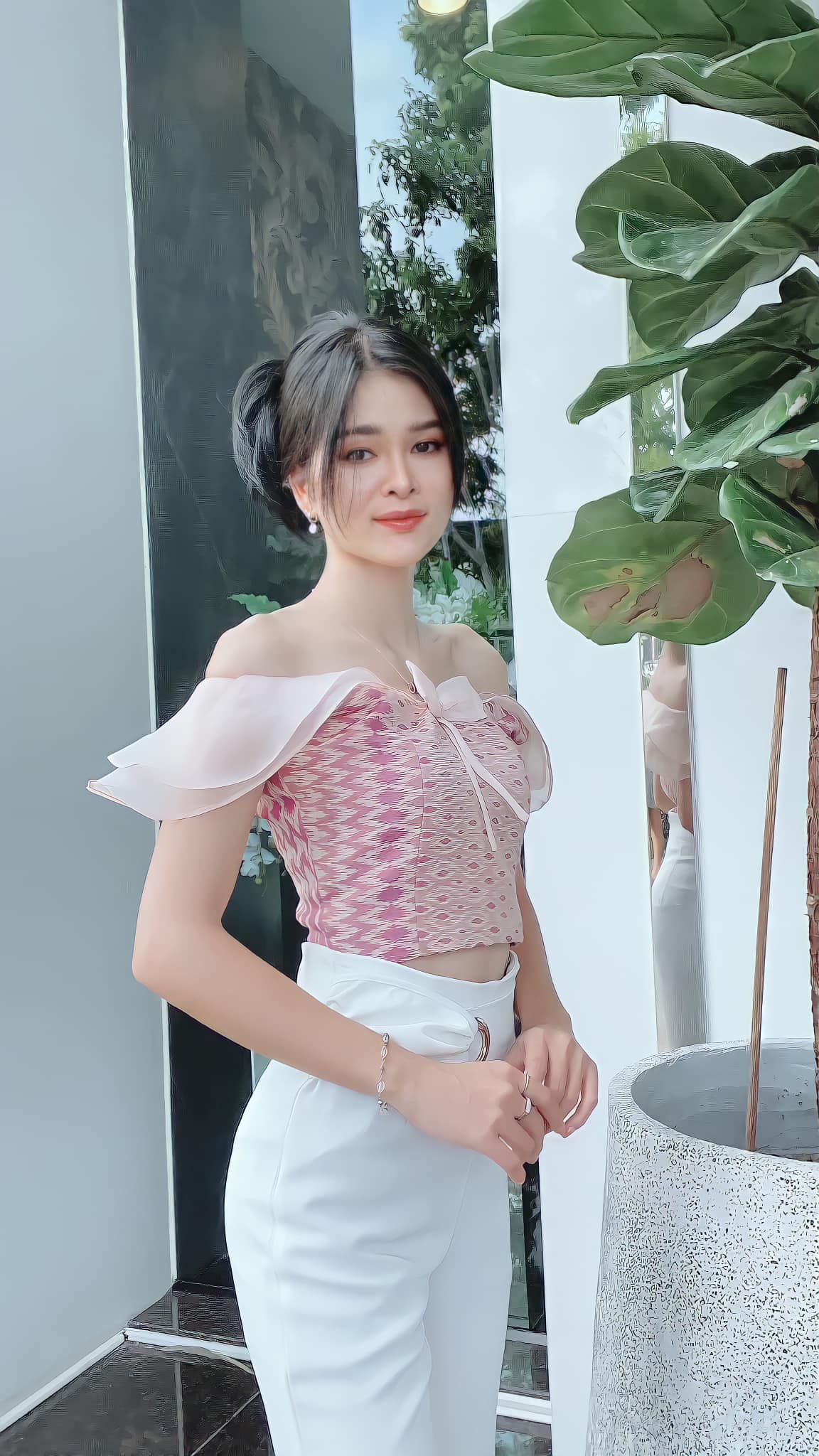 เอ๋ มิรา โดนครูฟ้องหมิ่นฯ หลังเปิดใจรายการดัง! นายห้างไหทองคำ จ่อหาทนายช่วย เอ๋ มิรา โดนครูฟ้องหมิ่นฯ หลังเปิดใจรายการดัง! นายห้างไหทองคำ จ่อหาทนายช่วย