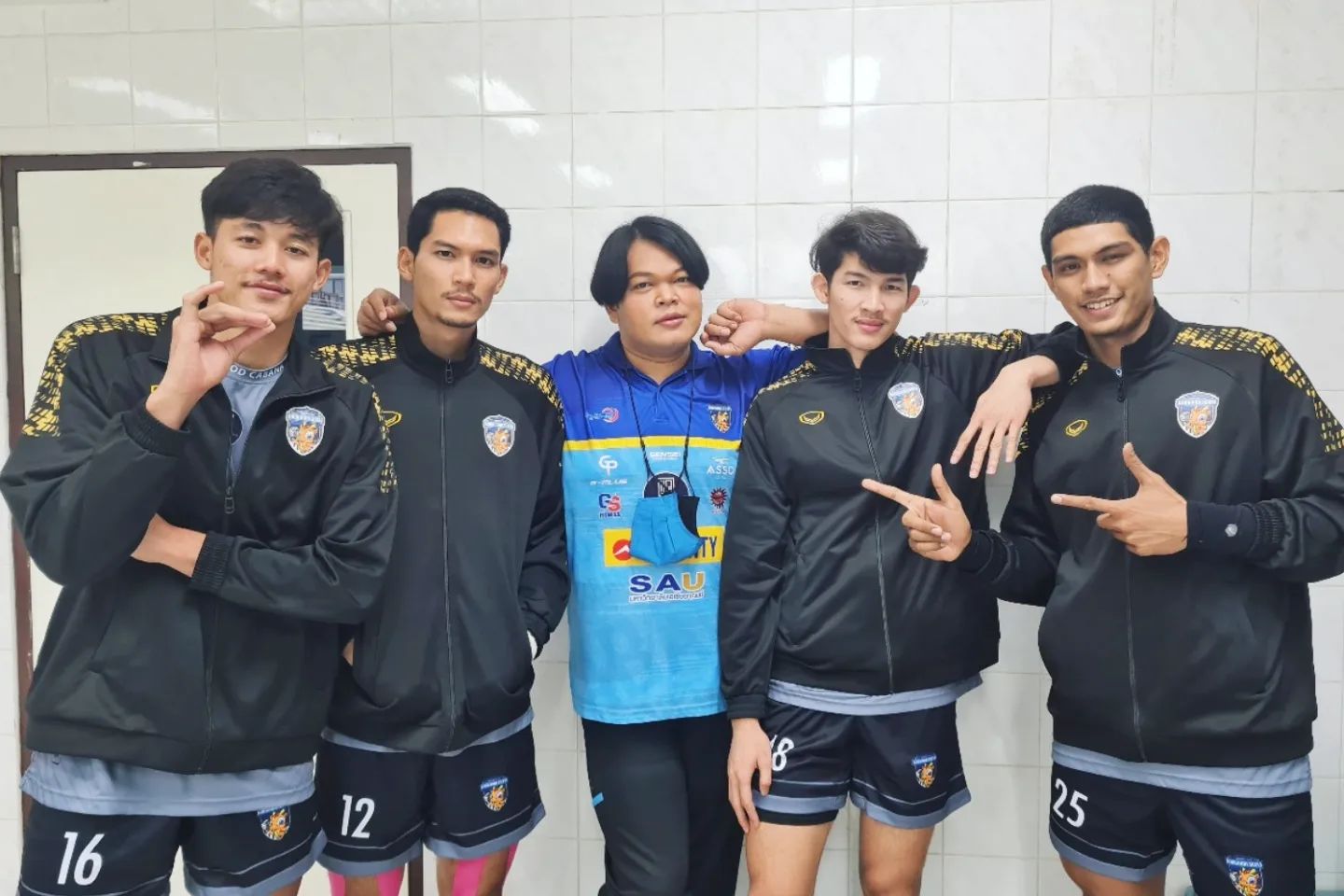 'โค้ชเอ็มม่า' ย้อนความหลังตั้งแต่พบและสร้าง 'บาร์เลน ธนทัต' บีหลังที่กำลังสุดปังตอนนี้ 'โค้ชเอ็มม่า' ย้อนความหลังตั้งแต่พบและสร้าง 'บาร์เลน ธนทัต' บีหลังที่กำลังสุดปังตอนนี้