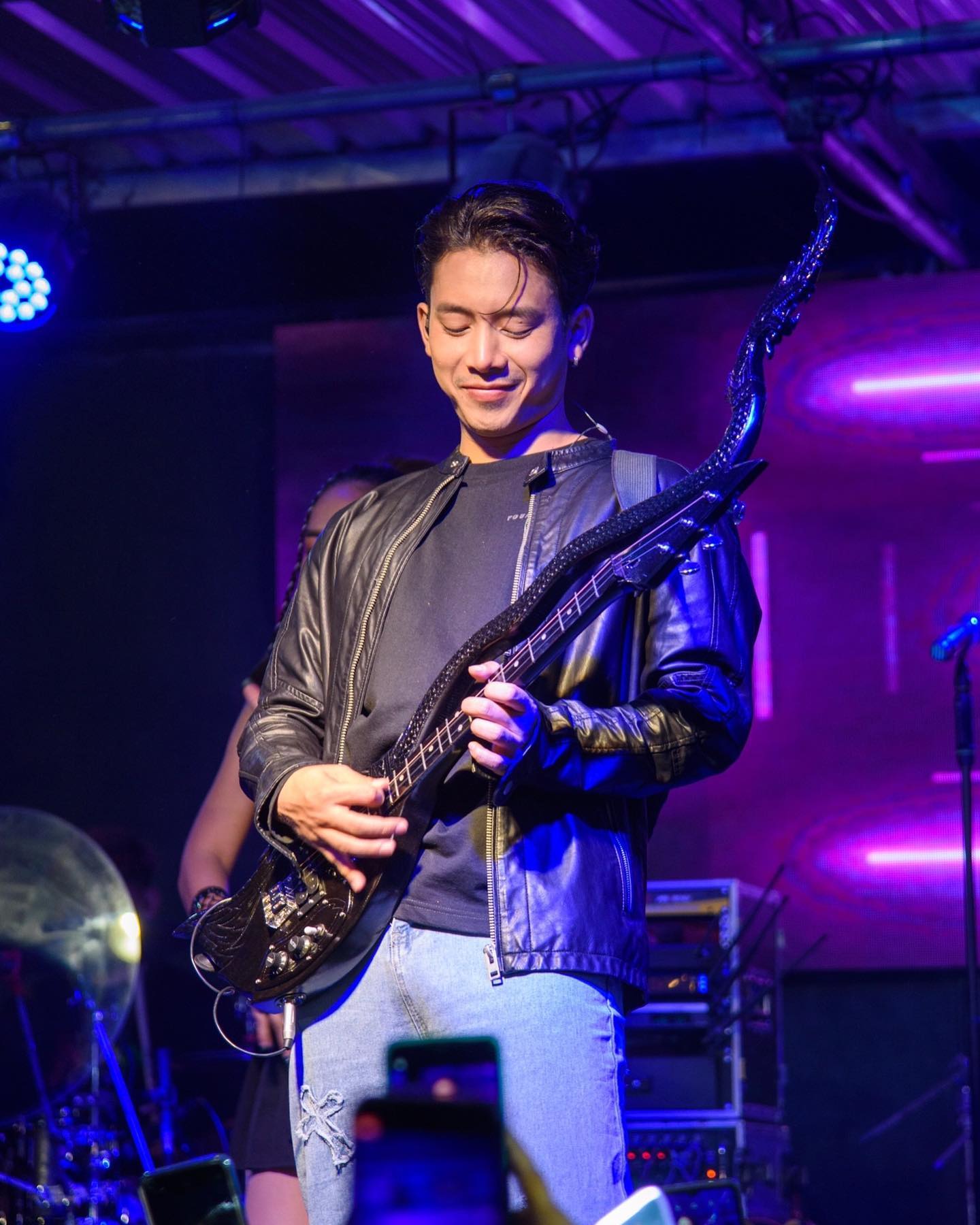 เบิ้ล ปทุมราช เจอแฟนคลับลวนลามจับเป้ากลางเวที ลั่น! จับได้แต่อย่าขยี้
