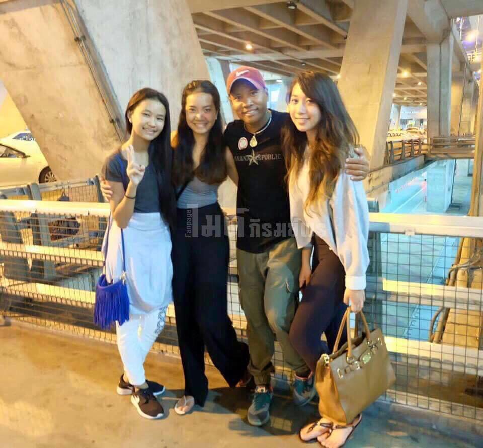 เป็นปลื้ม ไมค์ ภิรมย์พร ภูมิใจลูกสาวคนเล็กประสบความสำเร็จอีกขั้น เป็นปลื้ม ไมค์ ภิรมย์พร ภูมิใจลูกสาวคนเล็กประสบความสำเร็จอีกขั้น