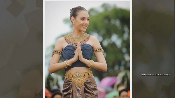 “แซมมี่ เคาวเวลล์” รำบวงสรวงองค์พญาศรีสัตตนาคราชริมฝั่งโขง  (มีคลิป)