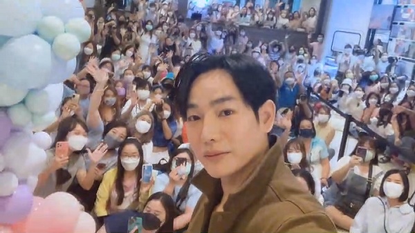 “เป๊ก ผลิตโชค” ร่วมฉลองวันเกิดสุดพิเศษกับแฟนคลับ   (มีคลิป) 
