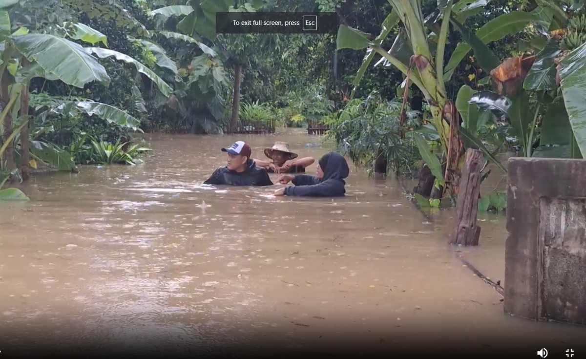 แม่น้ำวัง ล้นท่วมชุมชน จ.ลำปาง บางจุดสูงกว่า 2 เมตร แม่น้ำวัง ล้นท่วมชุมชน จ.ลำปาง บางจุดสูงกว่า 2 เมตร